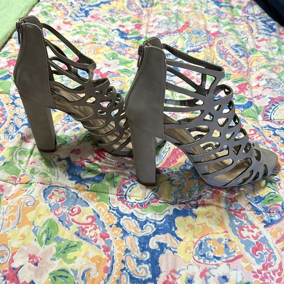 Heels - Picture 4 of 5